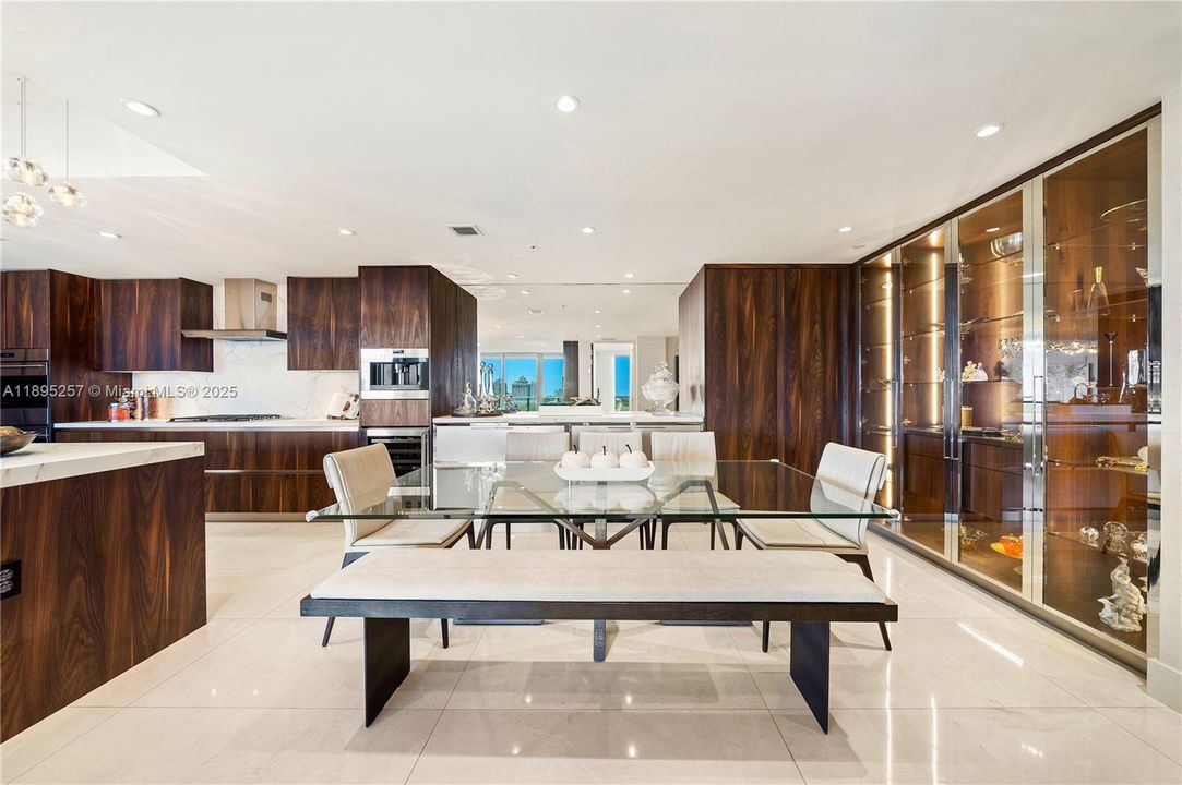 Active With Contract: $2,399,000 (3 beds, 3 baths, 2422 Square Feet)