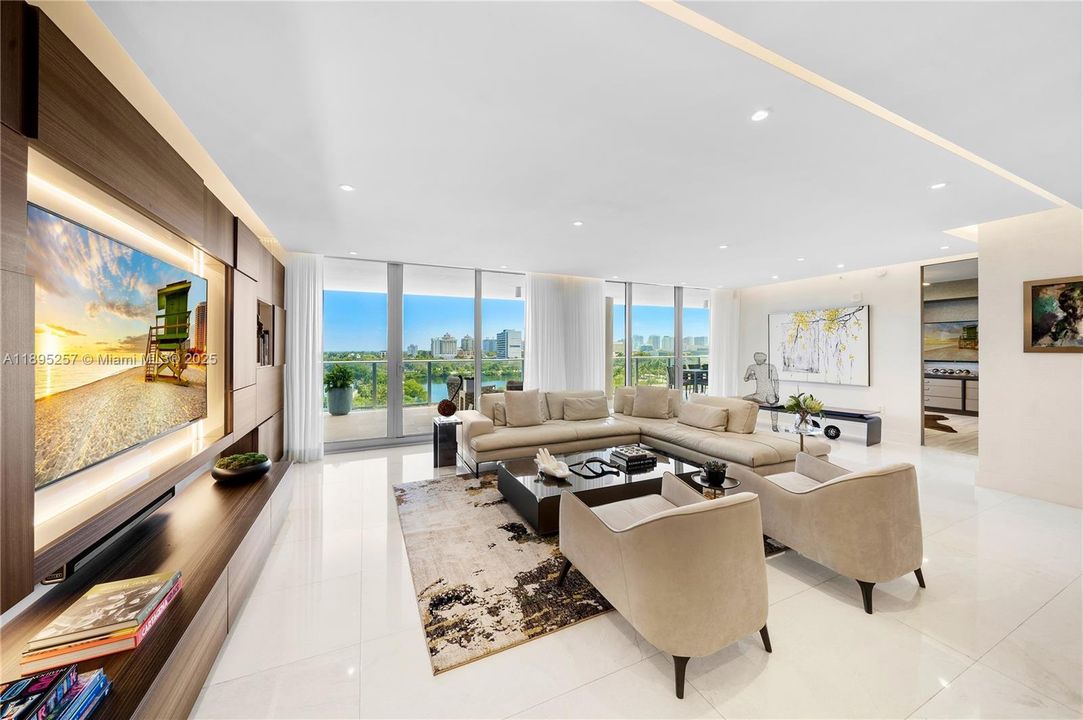 Active With Contract: $2,399,000 (3 beds, 3 baths, 2422 Square Feet)
