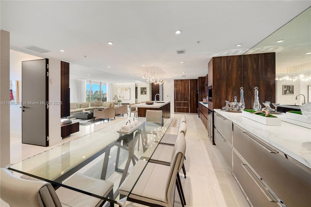 Active With Contract: $2,399,000 (3 beds, 3 baths, 2422 Square Feet)