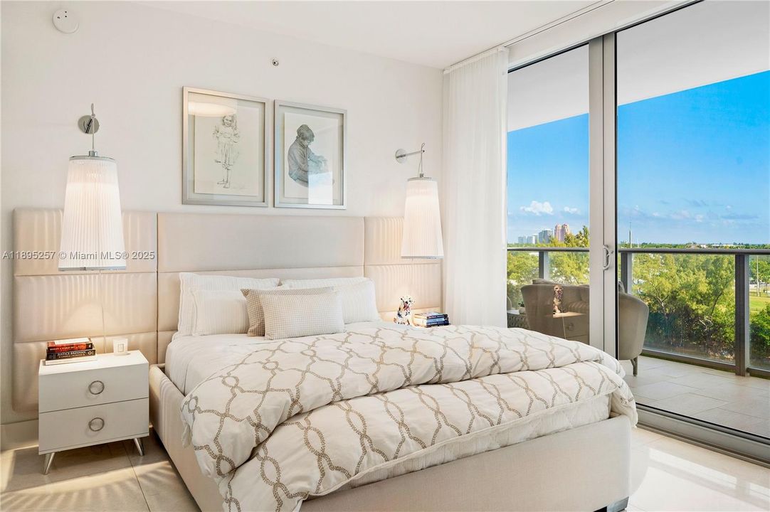 Active With Contract: $2,399,000 (3 beds, 3 baths, 2422 Square Feet)