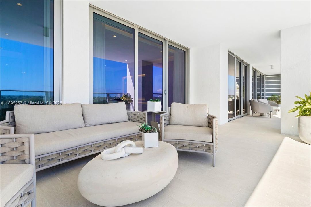 Active With Contract: $2,399,000 (3 beds, 3 baths, 2422 Square Feet)