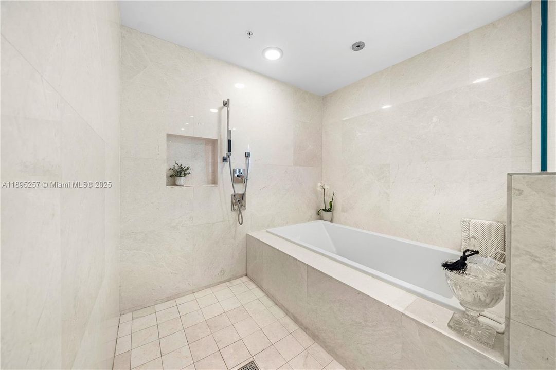 Active With Contract: $2,399,000 (3 beds, 3 baths, 2422 Square Feet)