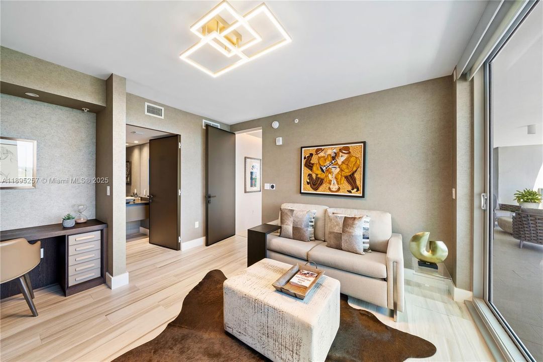 Active With Contract: $2,399,000 (3 beds, 3 baths, 2422 Square Feet)