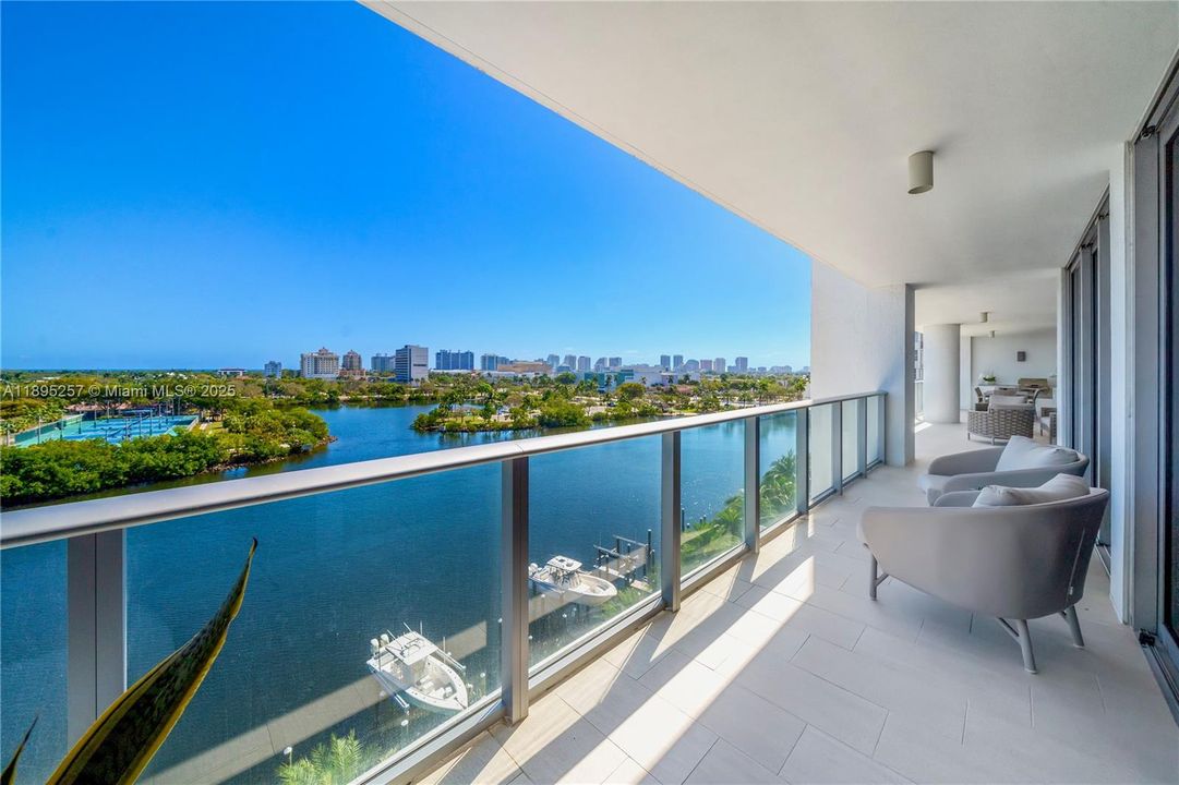 Active With Contract: $2,399,000 (3 beds, 3 baths, 2422 Square Feet)