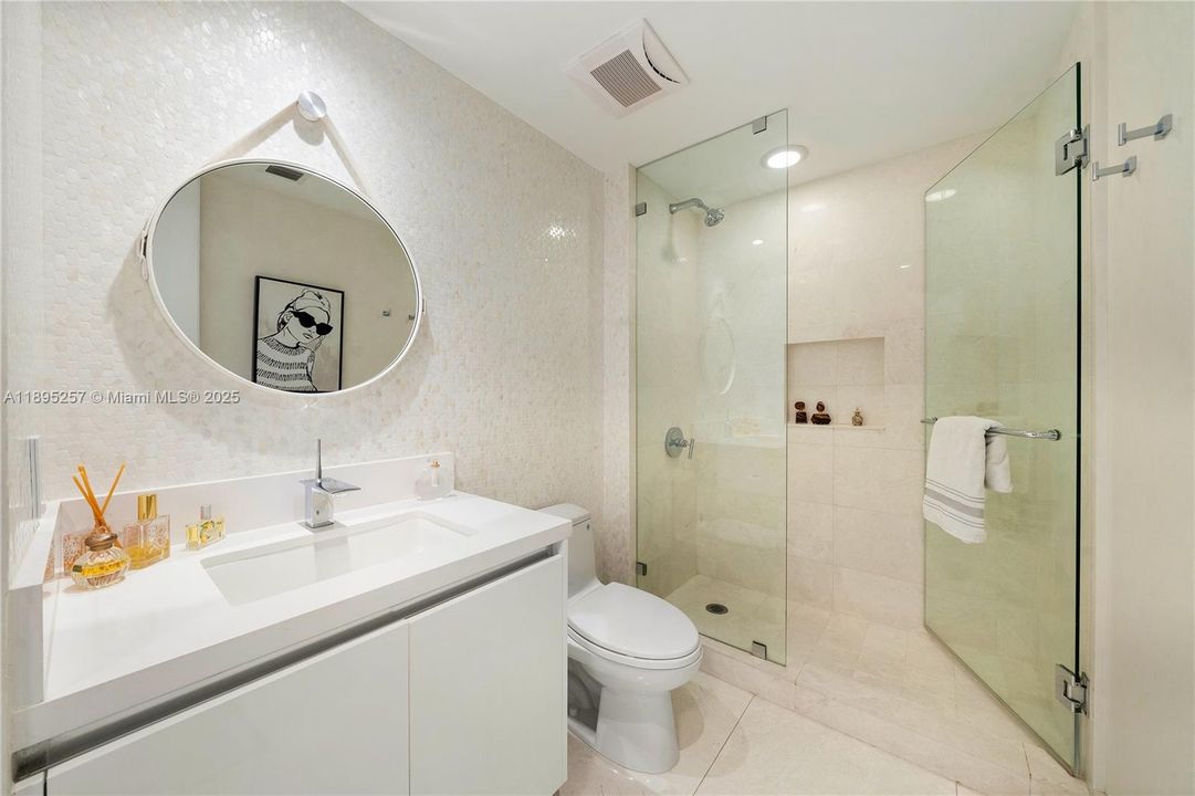 Active With Contract: $2,399,000 (3 beds, 3 baths, 2422 Square Feet)