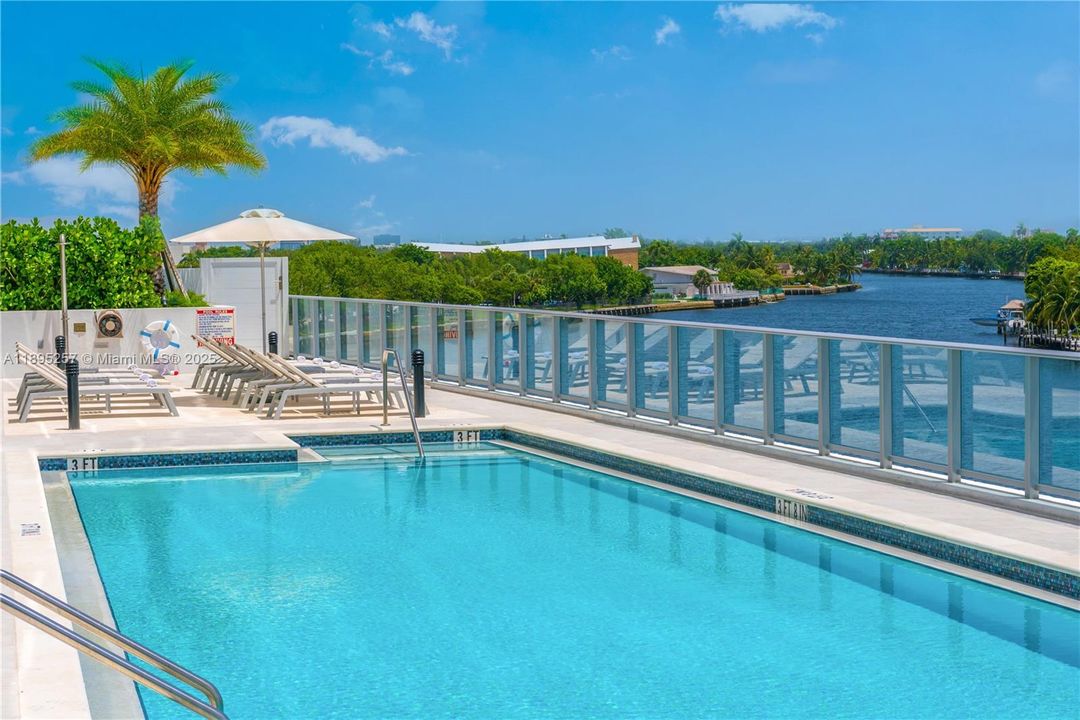 Active With Contract: $2,399,000 (3 beds, 3 baths, 2422 Square Feet)