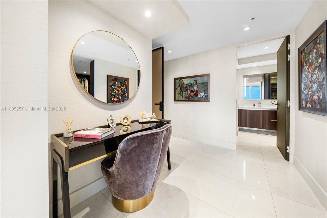 Active With Contract: $2,399,000 (3 beds, 3 baths, 2422 Square Feet)