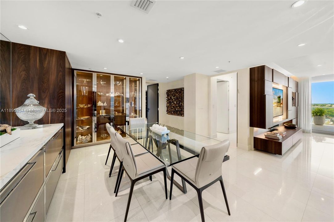 Active With Contract: $2,399,000 (3 beds, 3 baths, 2422 Square Feet)