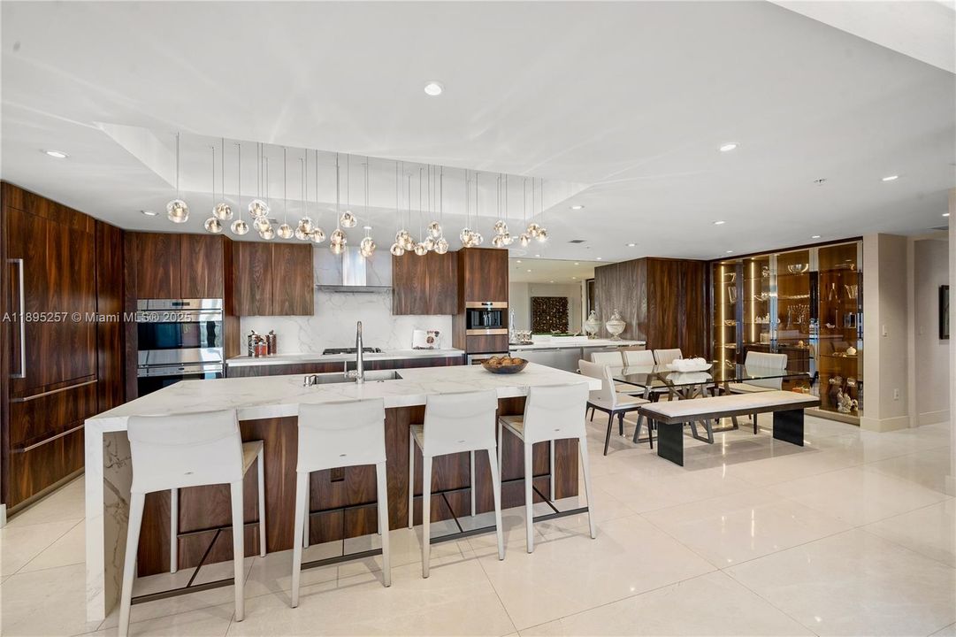 Active With Contract: $2,399,000 (3 beds, 3 baths, 2422 Square Feet)