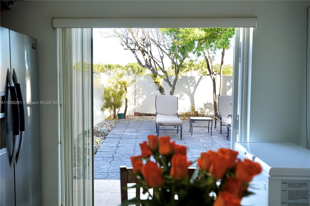 For Sale: $487,000 (3 beds, 3 baths, 1304 Square Feet)