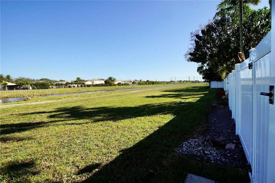 For Sale: $487,000 (3 beds, 3 baths, 1304 Square Feet)