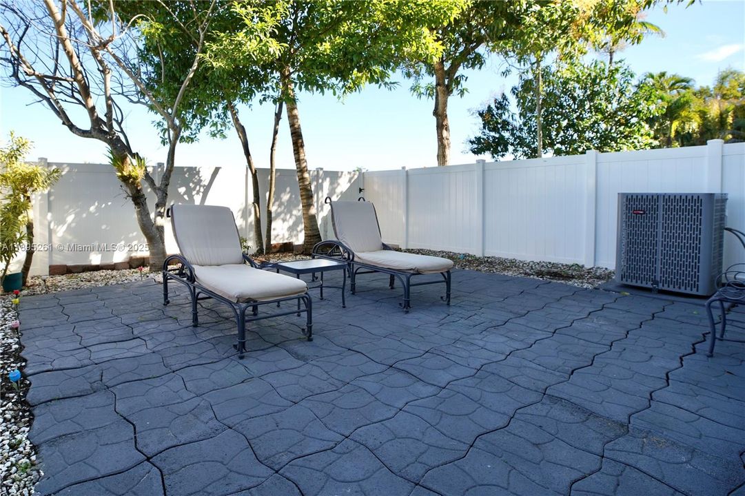 For Sale: $487,000 (3 beds, 3 baths, 1304 Square Feet)