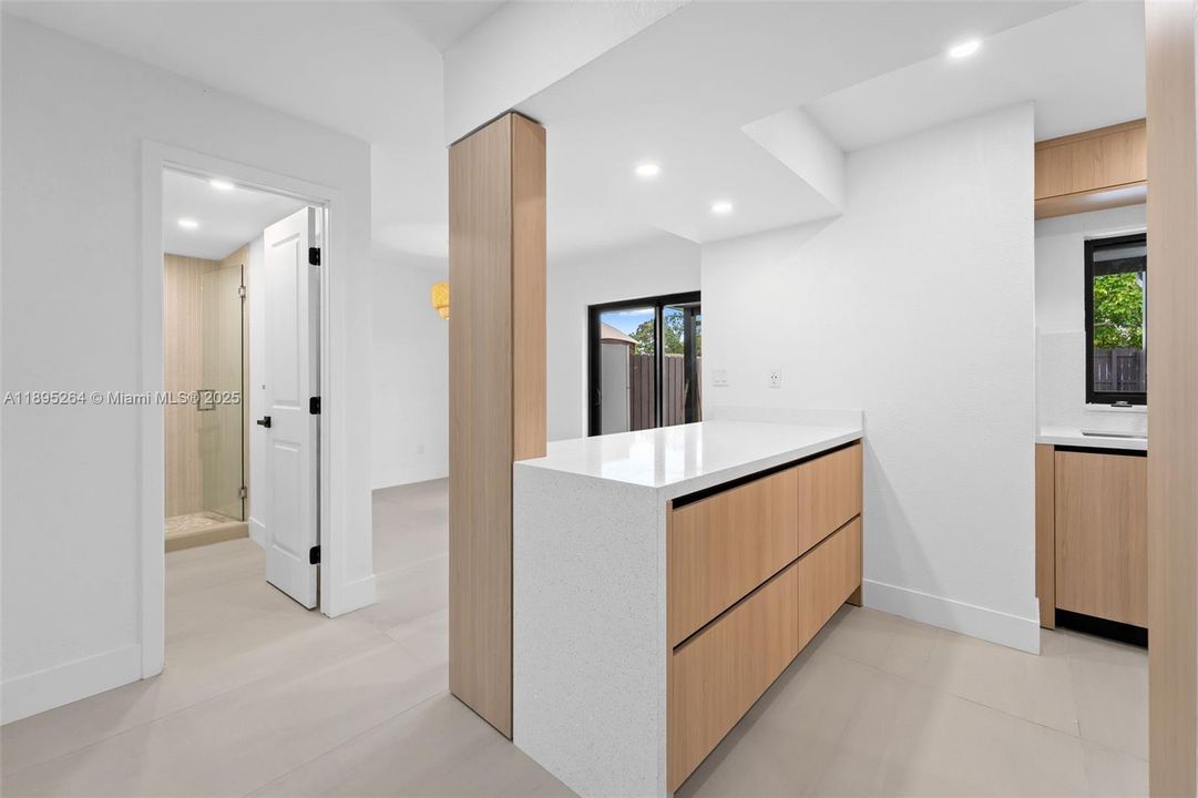 Recientemente alquilado: $3,100 (3 camas, 2 baños, 1378 Pies cuadrados)