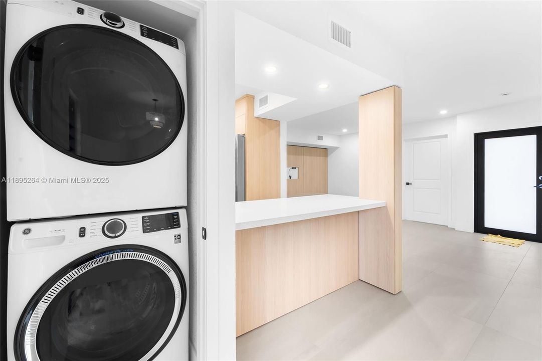 Recientemente alquilado: $3,100 (3 camas, 2 baños, 1378 Pies cuadrados)