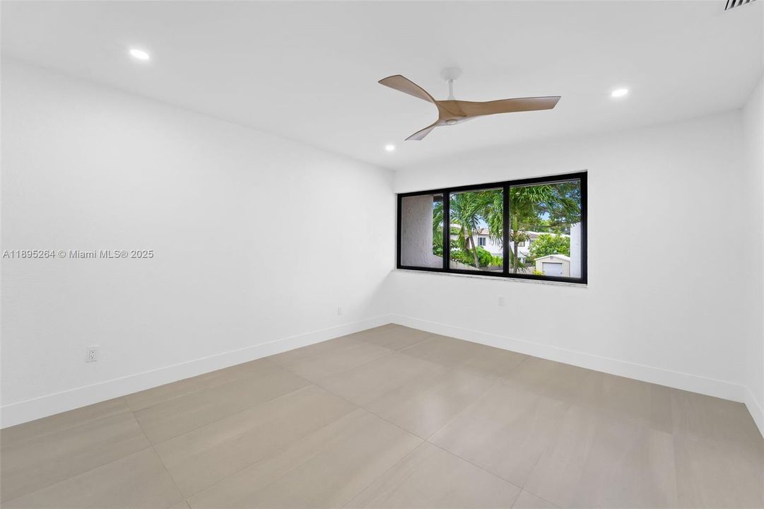 Recientemente alquilado: $3,100 (3 camas, 2 baños, 1378 Pies cuadrados)