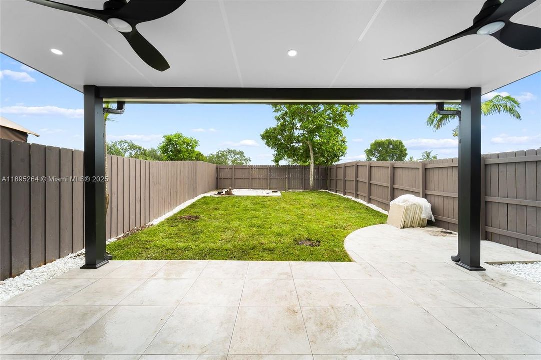 Recientemente alquilado: $3,100 (3 camas, 2 baños, 1378 Pies cuadrados)