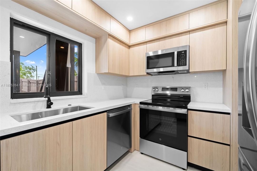 Recientemente alquilado: $3,100 (3 camas, 2 baños, 1378 Pies cuadrados)