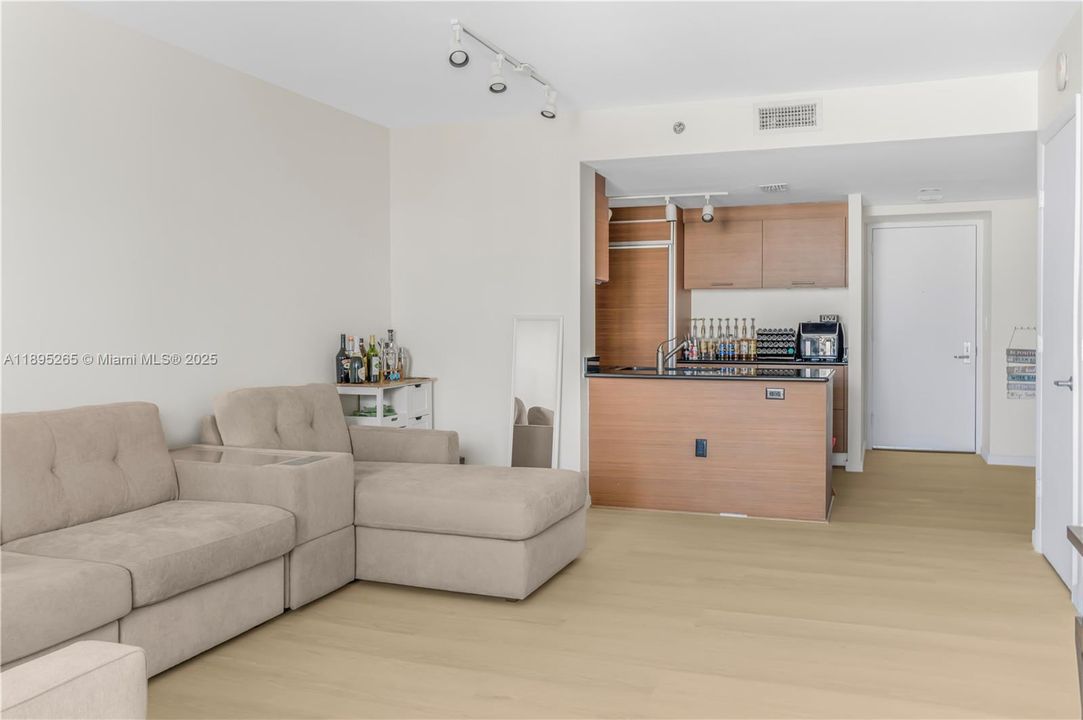 En Venta: $430,000 (1 camas, 1 baños, 845 Pies cuadrados)