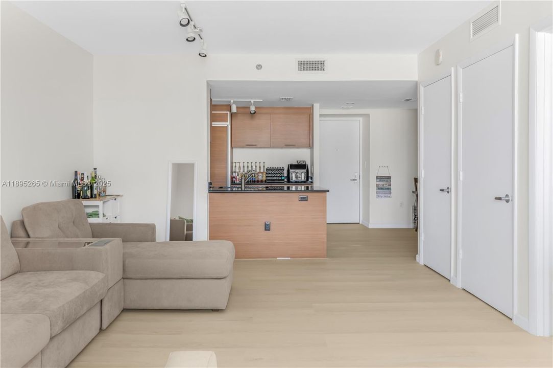 En Venta: $430,000 (1 camas, 1 baños, 845 Pies cuadrados)