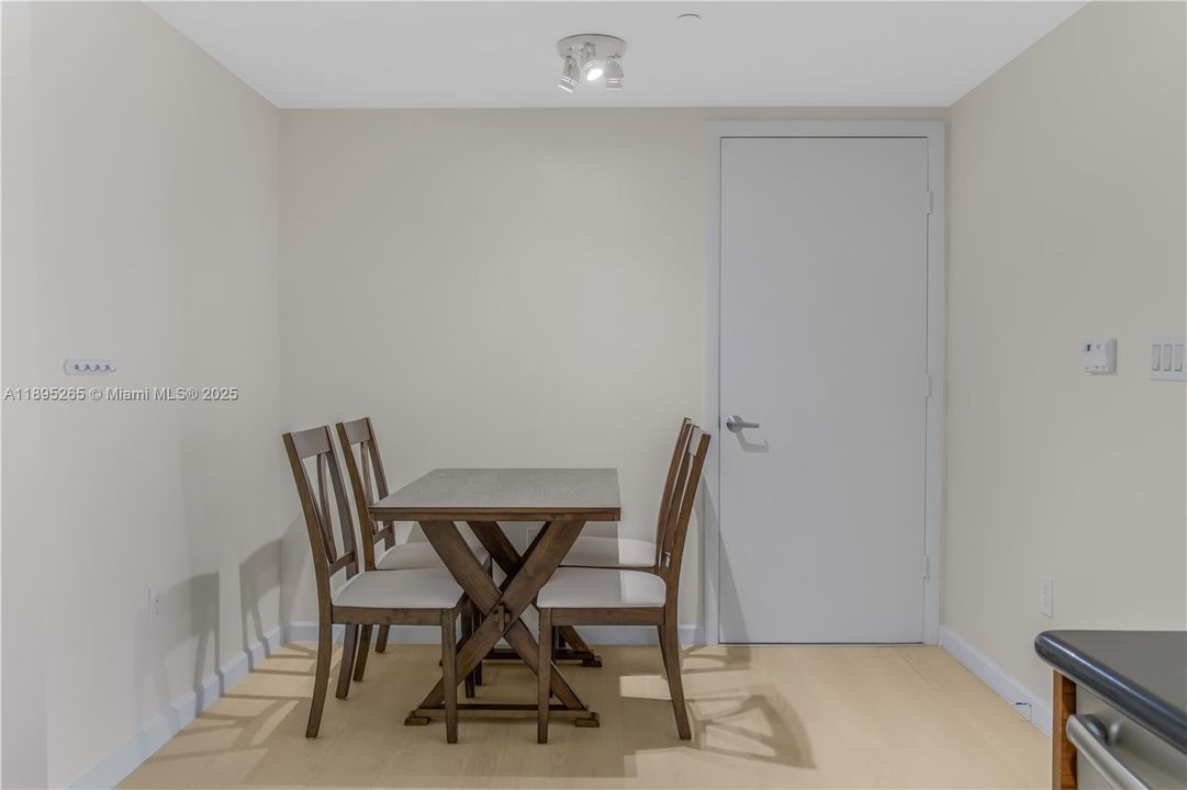 En Venta: $430,000 (1 camas, 1 baños, 845 Pies cuadrados)