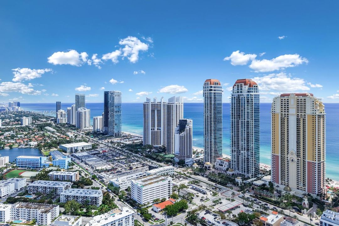 На продажу: $13,000,000 (4 спален, 5 ванн, 4021 Квадратных фут)