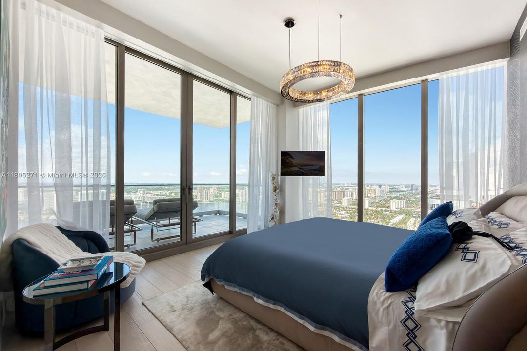 На продажу: $13,000,000 (4 спален, 5 ванн, 4021 Квадратных фут)