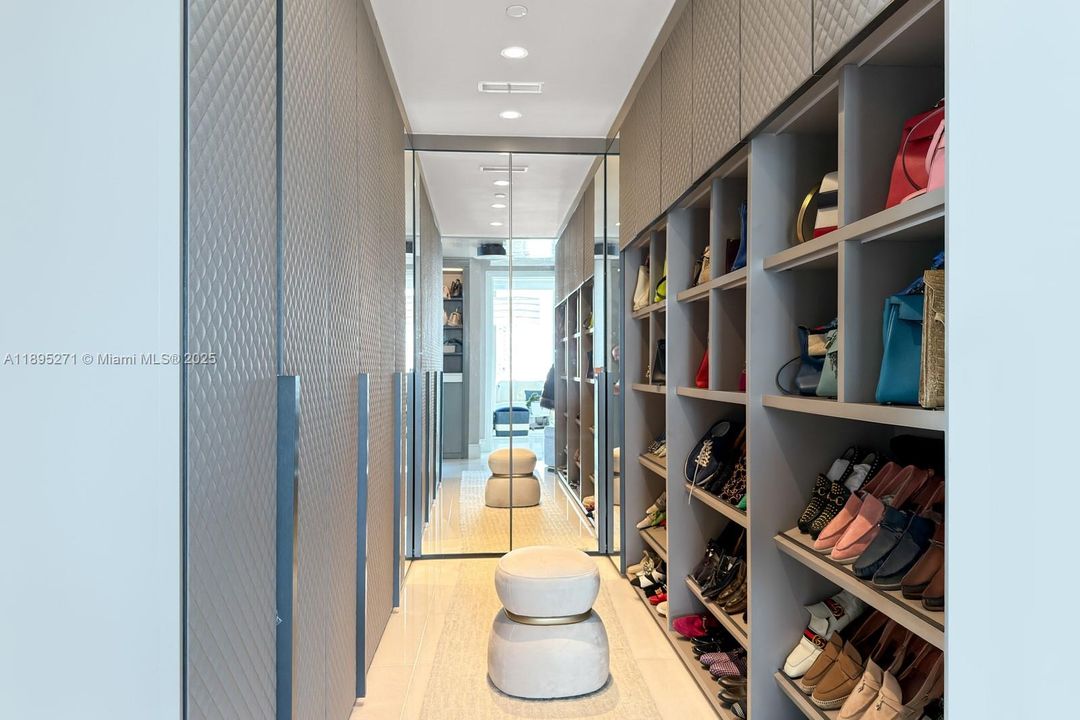 На продажу: $13,000,000 (4 спален, 5 ванн, 4021 Квадратных фут)