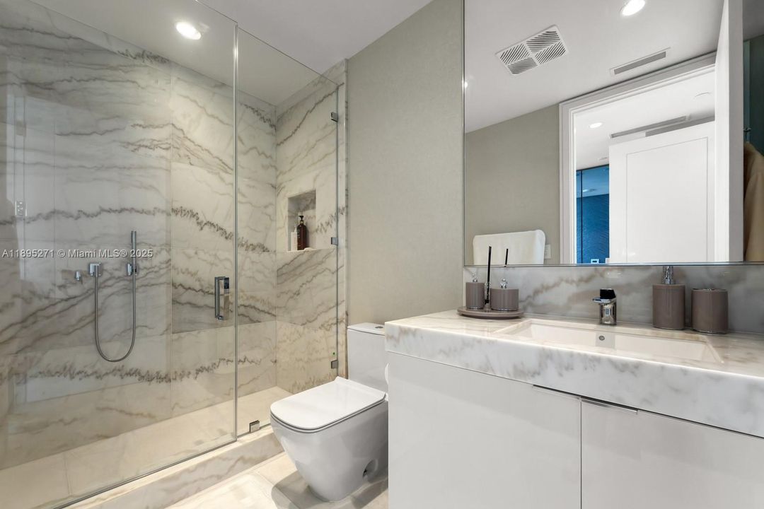 На продажу: $13,000,000 (4 спален, 5 ванн, 4021 Квадратных фут)