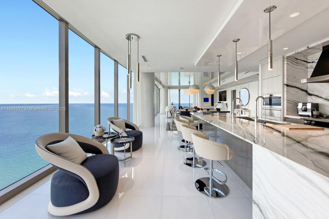 На продажу: $13,000,000 (4 спален, 5 ванн, 4021 Квадратных фут)