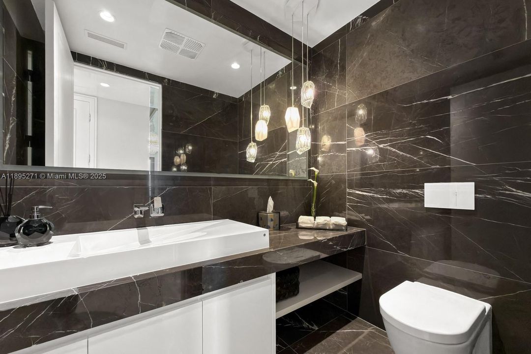 На продажу: $13,000,000 (4 спален, 5 ванн, 4021 Квадратных фут)