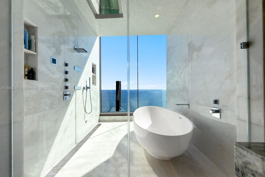 На продажу: $13,000,000 (4 спален, 5 ванн, 4021 Квадратных фут)