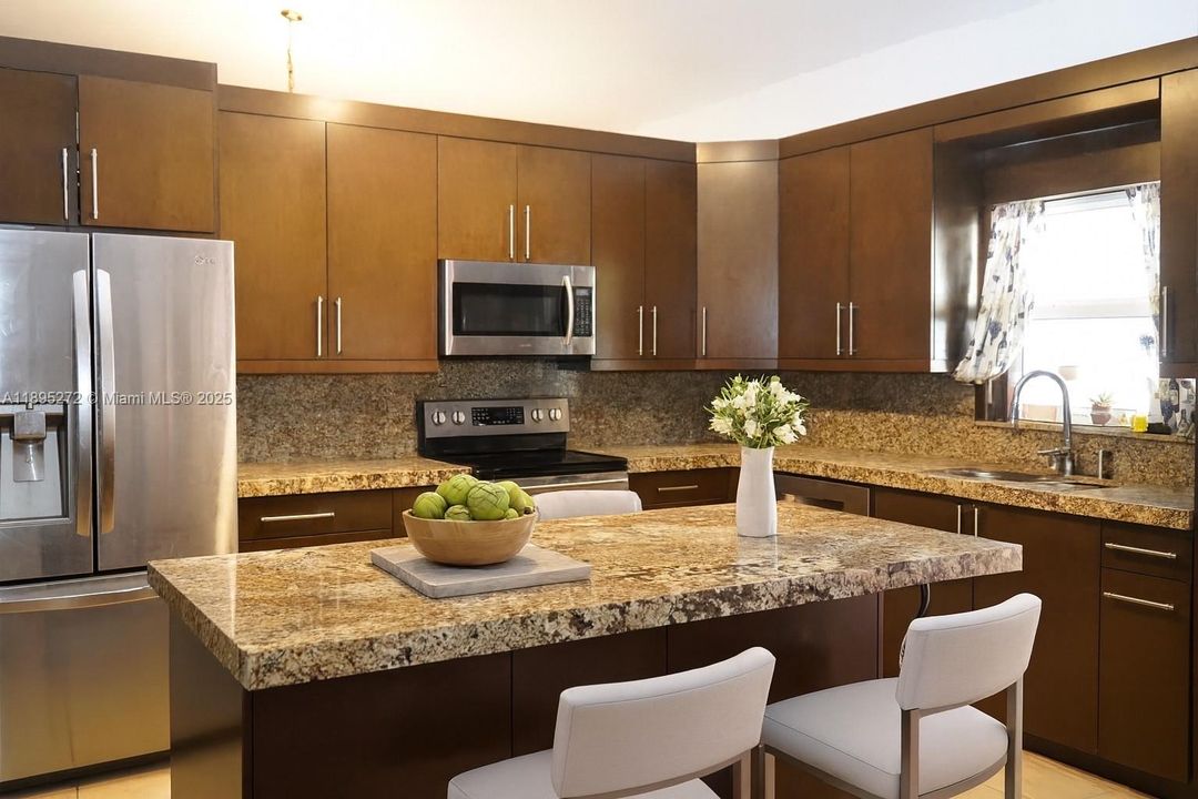 Activo con contrato: $520,000 (3 camas, 2 baños, 1727 Pies cuadrados)