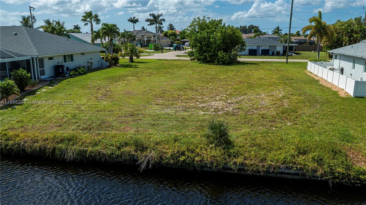 Ready-to-build waterfront homesite