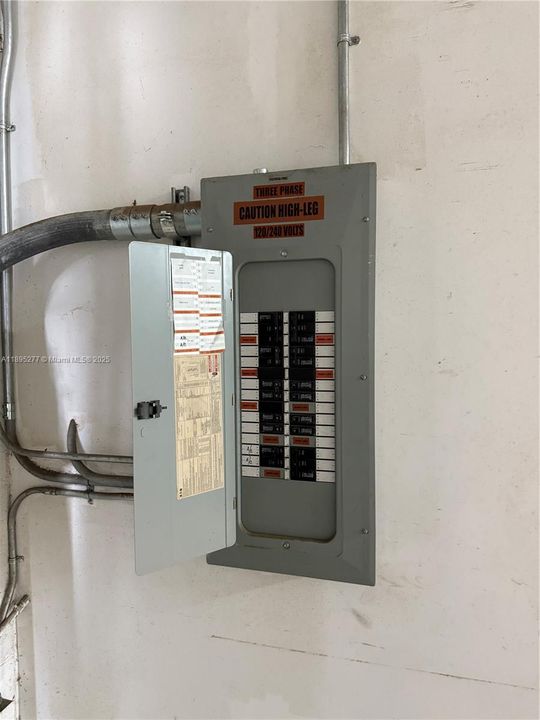 В аренду: $4,400 (0 спален, 0 ванн, 0 Квадратных фут)