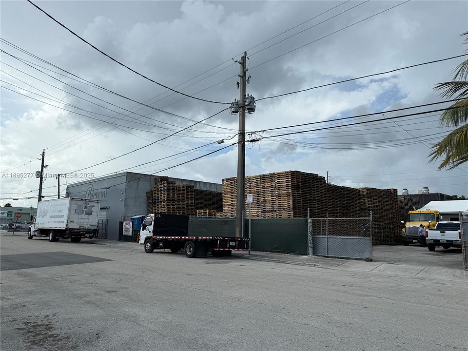 В аренду: $4,400 (0 спален, 0 ванн, 0 Квадратных фут)