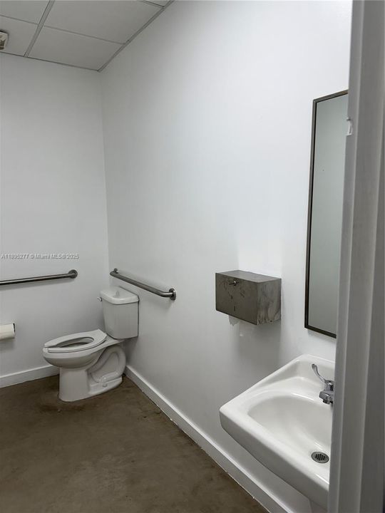 В аренду: $4,400 (0 спален, 0 ванн, 0 Квадратных фут)