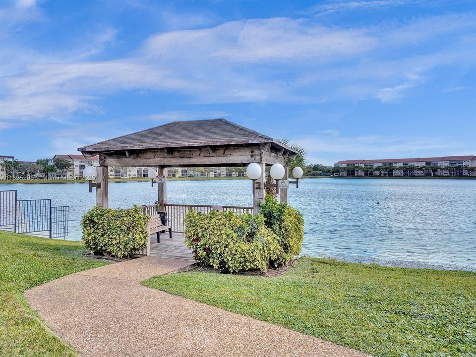 For Sale: $190,000 (2 beds, 2 baths, 1044 Square Feet)