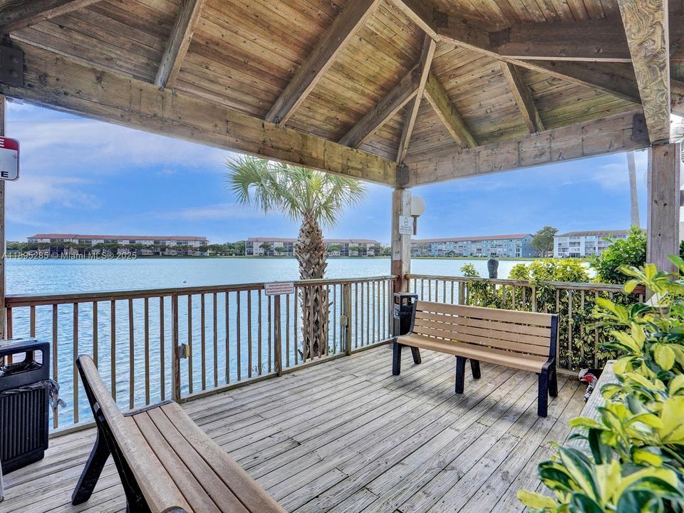 For Sale: $190,000 (2 beds, 2 baths, 1044 Square Feet)