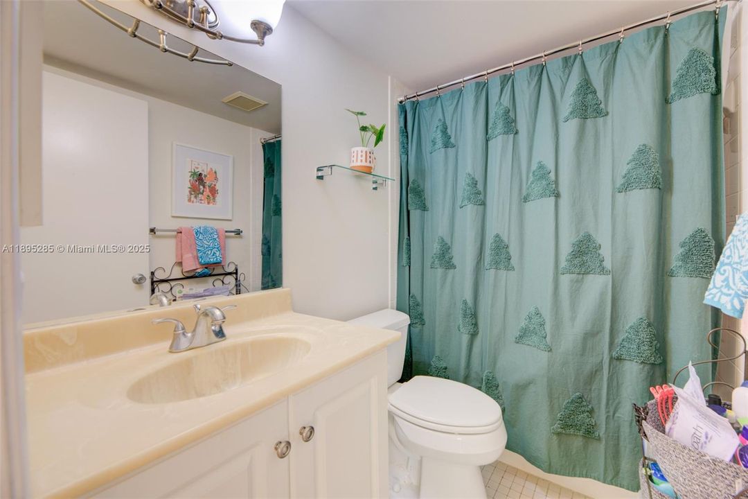 For Sale: $190,000 (2 beds, 2 baths, 1044 Square Feet)