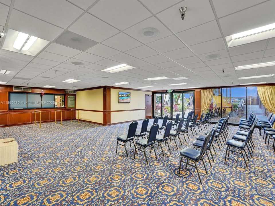 For Sale: $190,000 (2 beds, 2 baths, 1044 Square Feet)