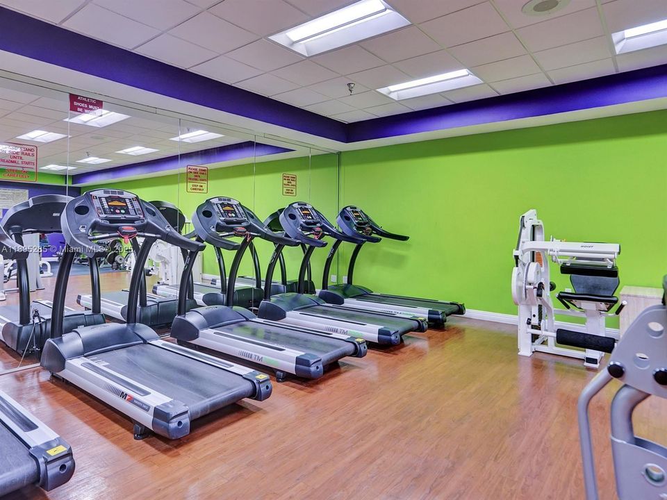 For Sale: $190,000 (2 beds, 2 baths, 1044 Square Feet)