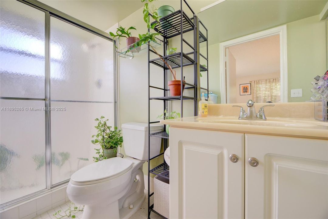 For Sale: $190,000 (2 beds, 2 baths, 1044 Square Feet)