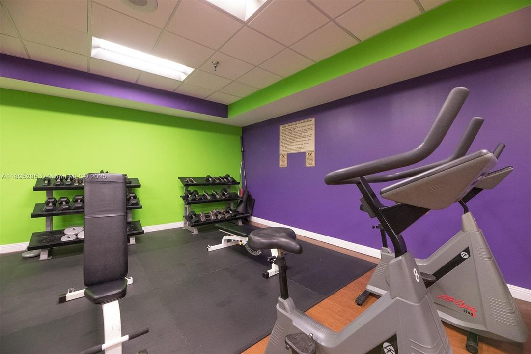 For Sale: $190,000 (2 beds, 2 baths, 1044 Square Feet)