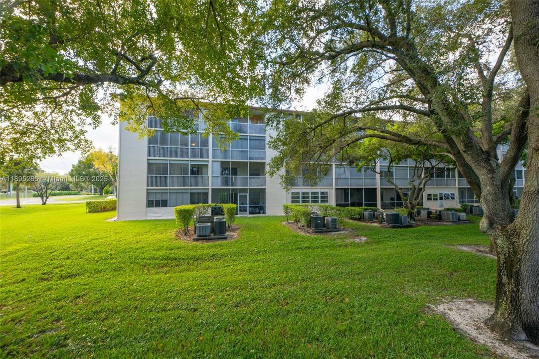 For Sale: $190,000 (2 beds, 2 baths, 1044 Square Feet)