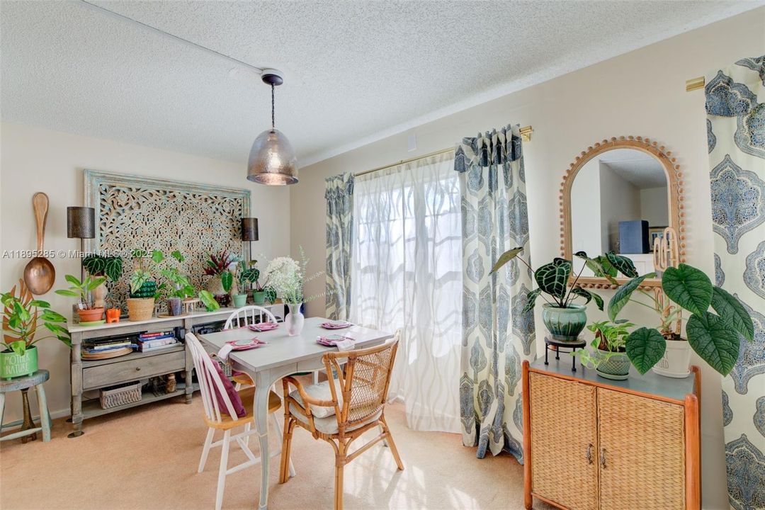 For Sale: $190,000 (2 beds, 2 baths, 1044 Square Feet)