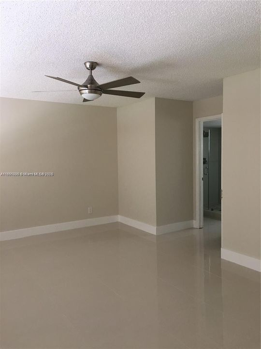 最近租的: $3,000 (2 贝兹, 2 浴室, 1318 平方英尺)