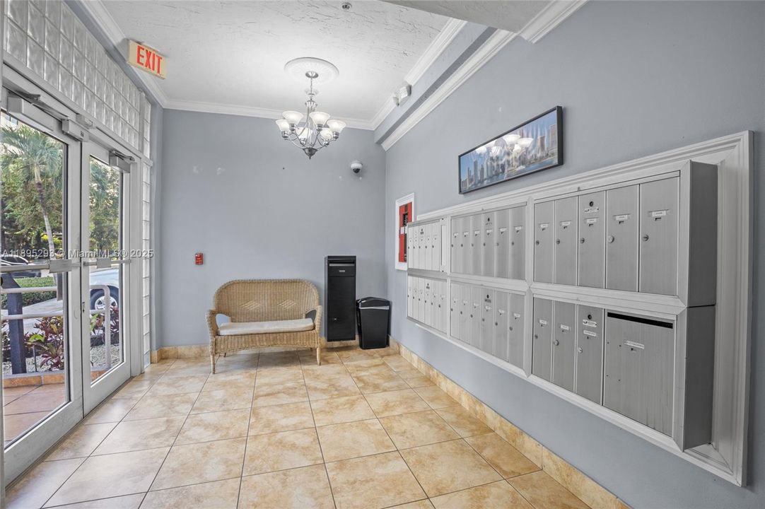 For Rent: $2,300 (2 beds, 2 baths, 865 Square Feet)