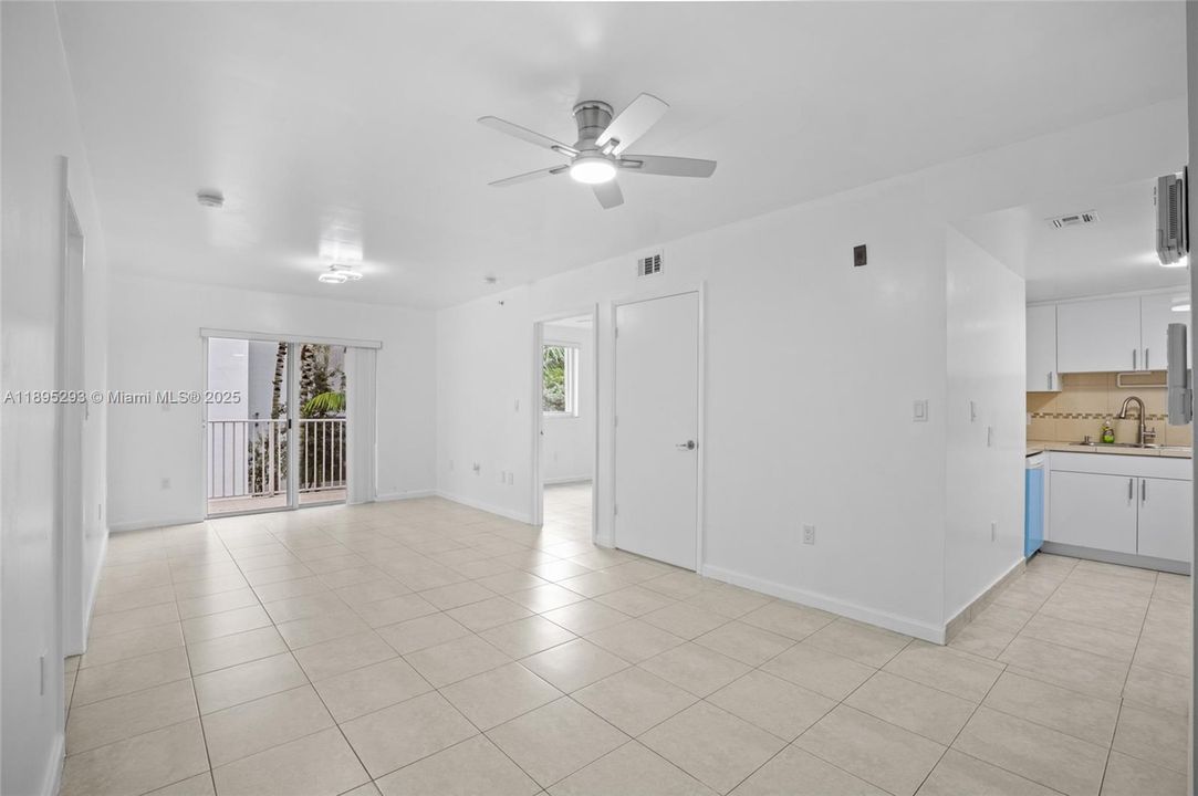 For Rent: $2,300 (2 beds, 2 baths, 865 Square Feet)