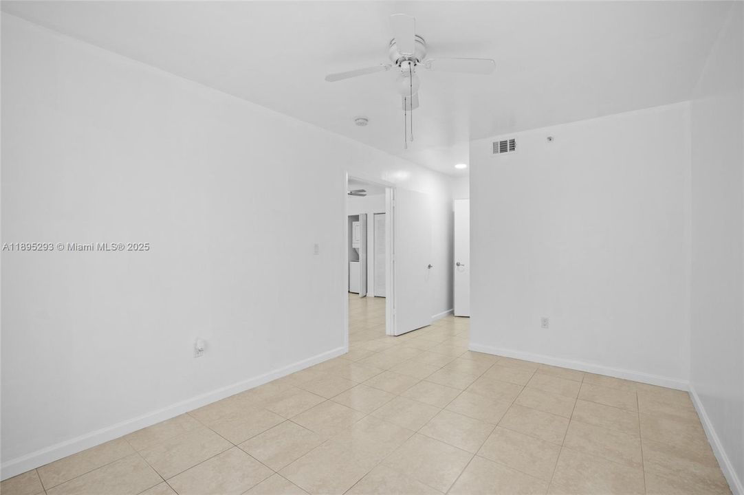 For Rent: $2,300 (2 beds, 2 baths, 865 Square Feet)