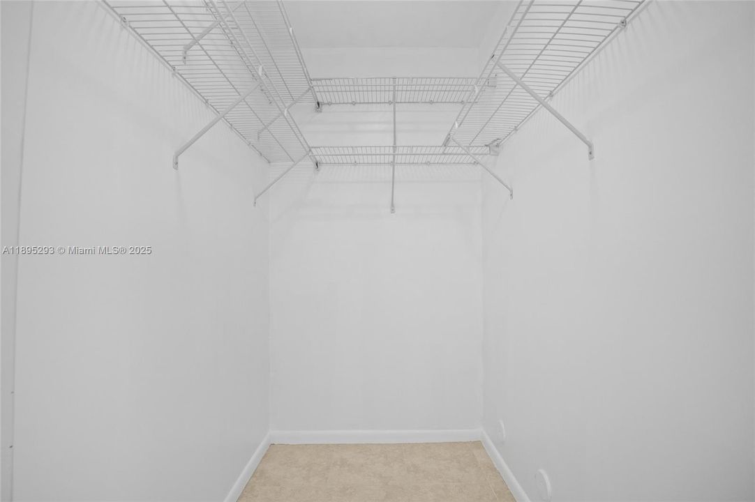 For Rent: $2,300 (2 beds, 2 baths, 865 Square Feet)